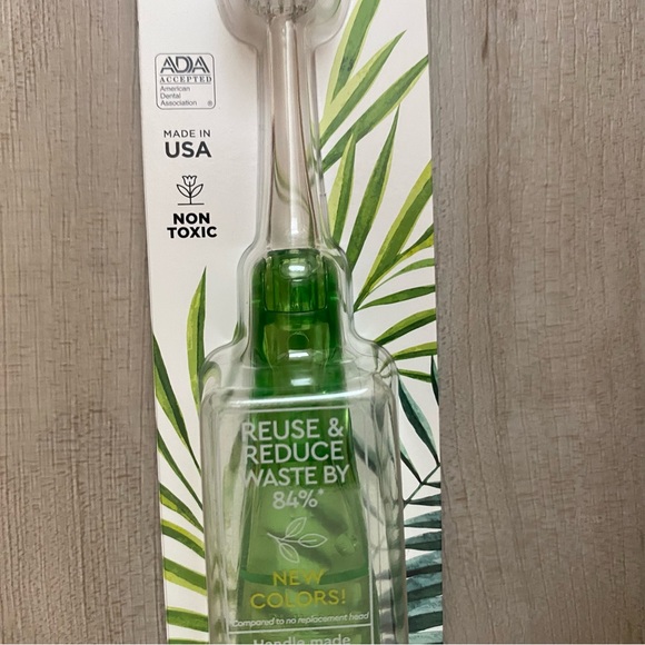 🟢 {3/$15} Radius Tour Travel Brush Toothbrush - Picture 6 of 16